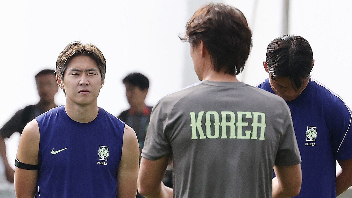 월드컵 상대 멕시코도 놀랐다…훈련 중 이강인 휴대폰 발견한 홍명보 감독 행동