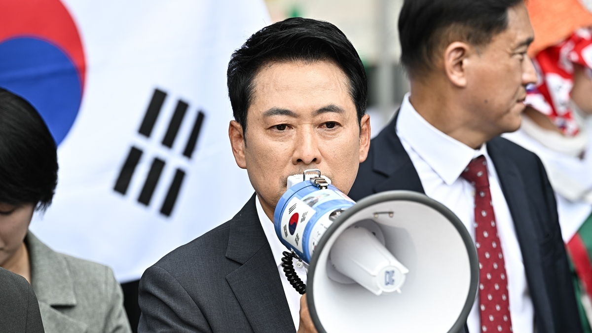 장동혁이 확성기까지 들었는데…잠실 개표소 진입, 이 '1명' 반대로 불발됐다
