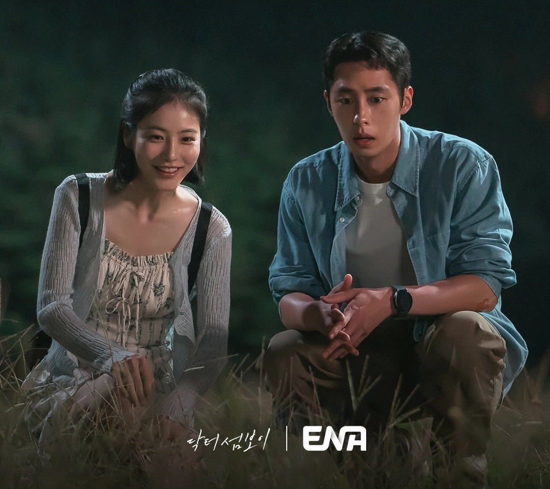 '닥터 섬보이' 주연 배우 신예은과 이재욱 / ENA