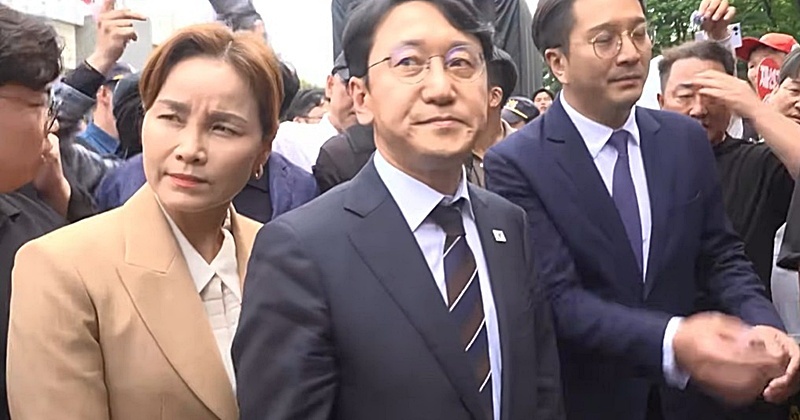 “꺼져라!” 민주당 의원들, 잠실 시위 현장 갔다가 15분 만에 철수 (영상)