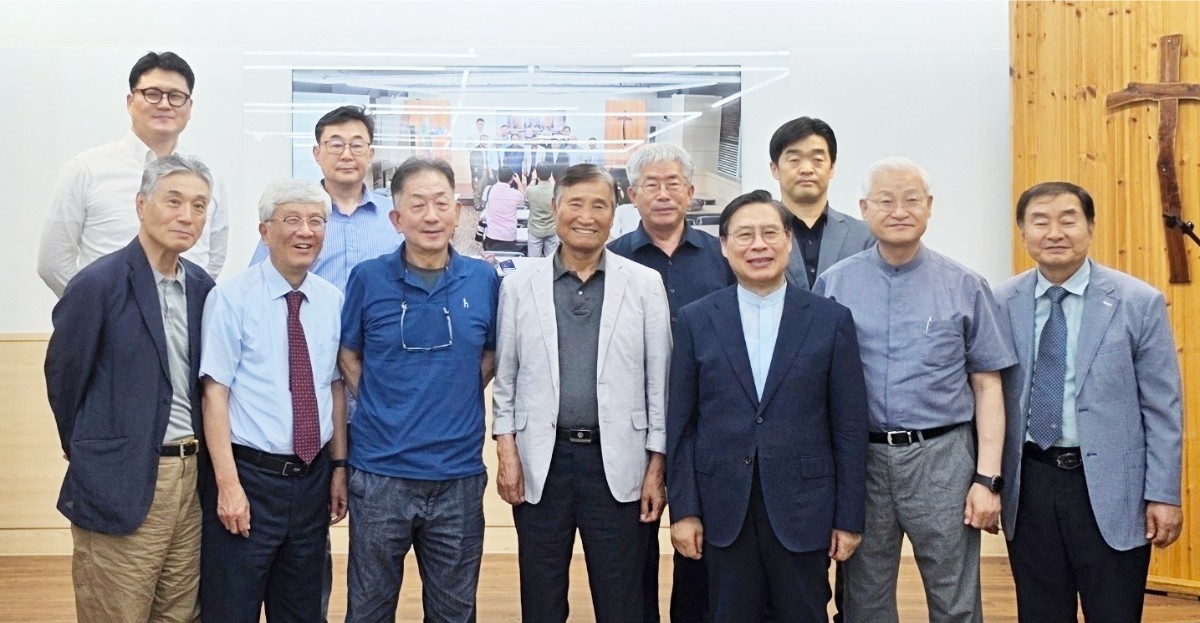 초고령사회 복지 사각지대, 동네 교회가 돌봄 허브로 뜬다