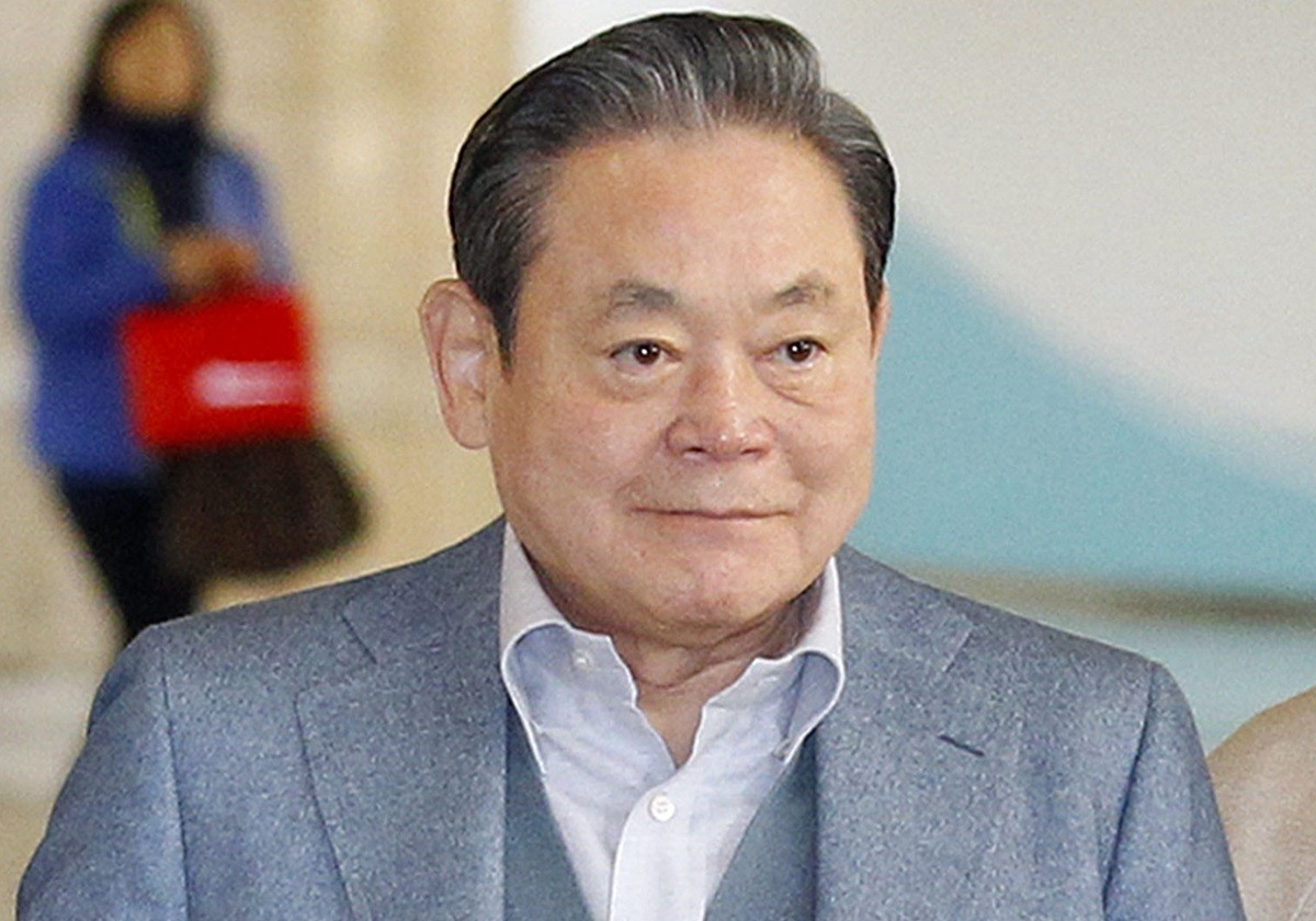 고(故) 이건희 삼성 선대 회장 자료 사진. 고(故) 이건희 삼성 선대 회장이 주기로 한 포상금 수령을 거절한 대한민국 축구대표팀 출신 월드컵 스타 사연이 뒤늦게 알려져 화제가 되고 있다. 주인공은 2002년 한일 월드컵에 출전한 대한민국 축구대표팀 출신 이을용 감독이다. / 연합뉴스