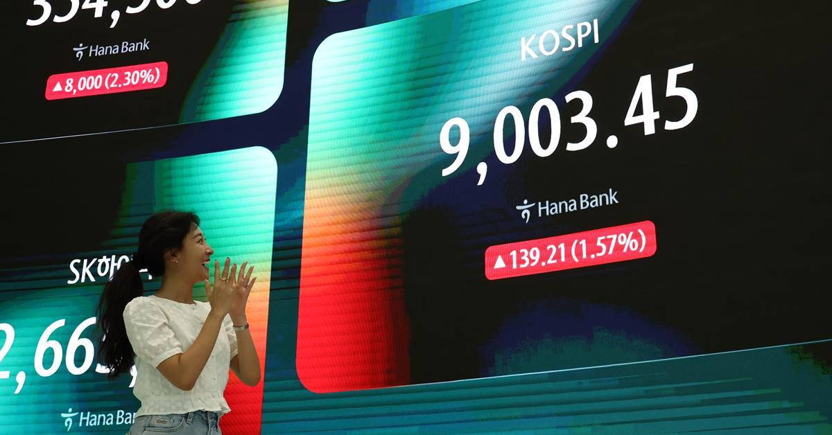 [속보] 코스피, 사상 첫 9000선 돌파