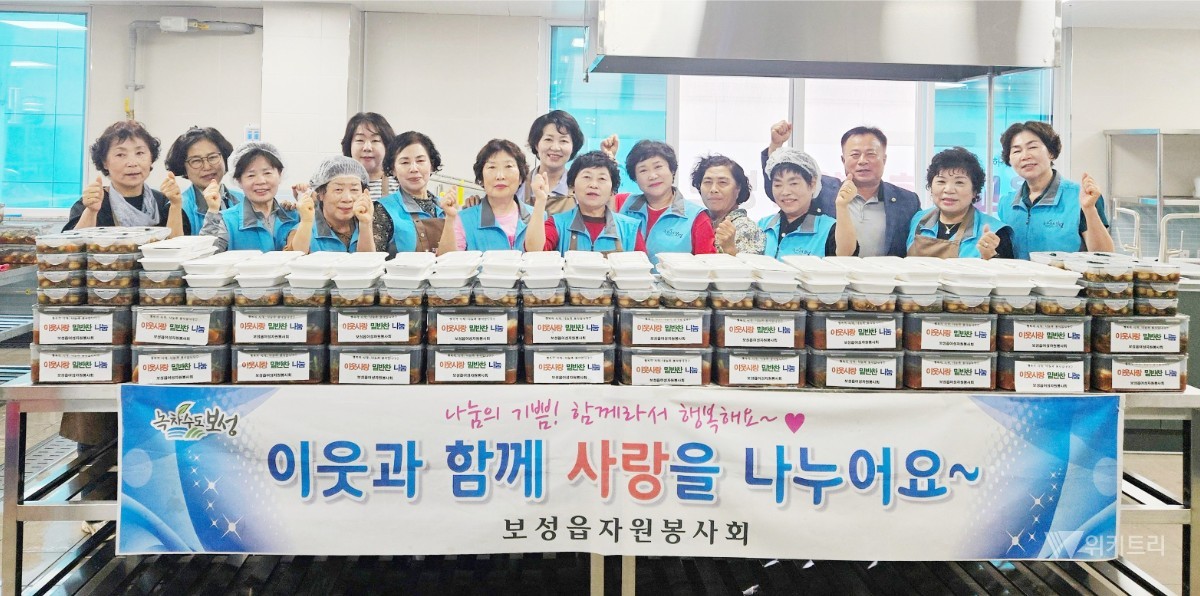 보성군은 지난 16일 보성읍에 위치한 보성행복마루 공유부엌에서 보성읍여성자원봉사회가 주도하는 ‘여름맞이 사랑의 밑반찬 나눔 봉사활동’이 성황리에 개최됐다. / 보성군