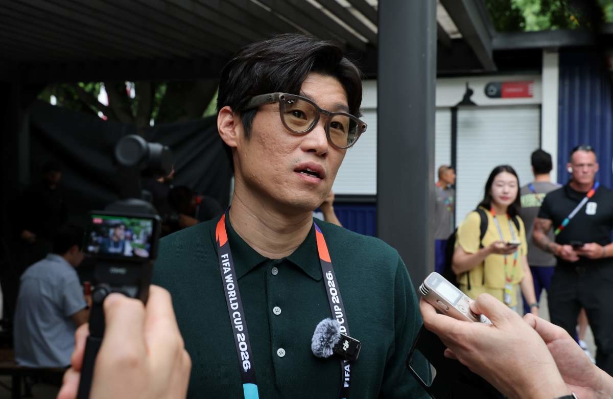 박지성 축구해설위원이 18일 멕시코 과달라하라 인근 대한민국 축구대표팀의 베이스캠프 훈련장인 사포판 치바스 바예 베르데에서 취재진 질문에 답하고 있다. / 뉴스1