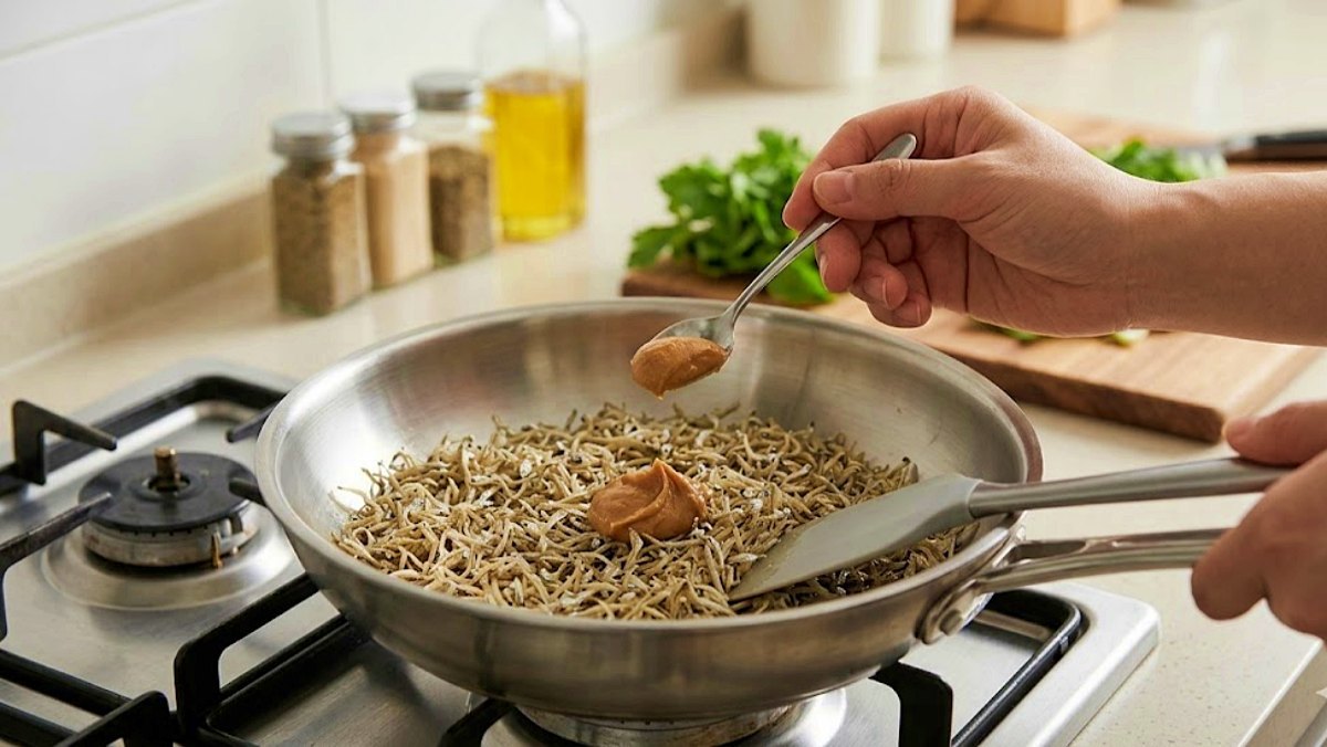 멸치볶음에 견과류 말고 '이것' 한 스푼 넣으세요…'치트키' 하나로 맛이 달라지네요