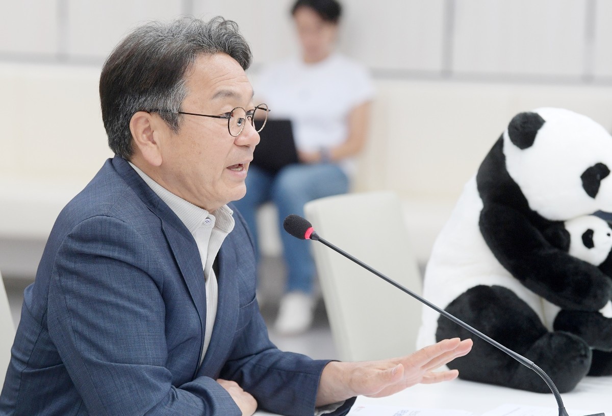 강기정 광주광역시장이 18일 오전 시청 중회의실에서 열린 공공기관장 회의를 주재하고 있다. /광주광역시