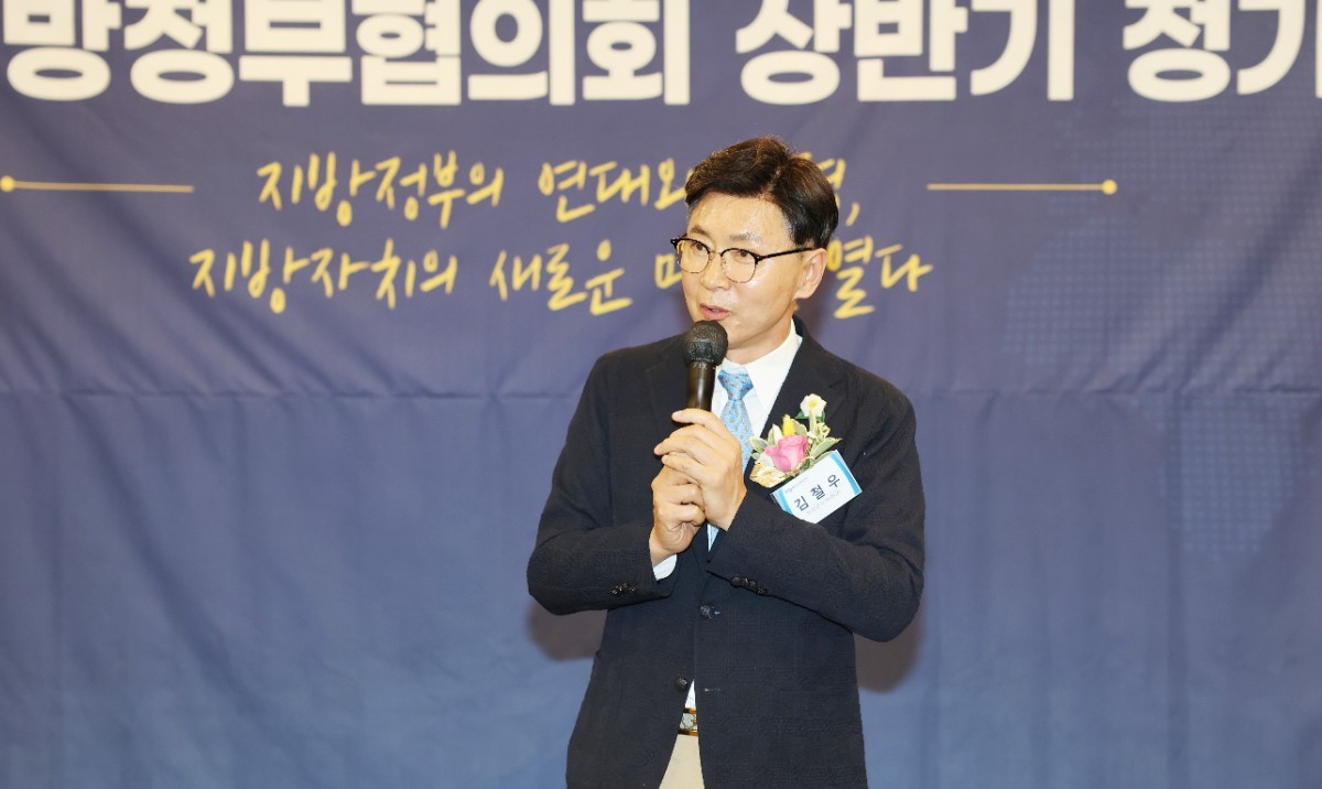 신임 협의회장 으로 선출된 김철우 보성군수가 인사말을 하고 있다. / 보성군