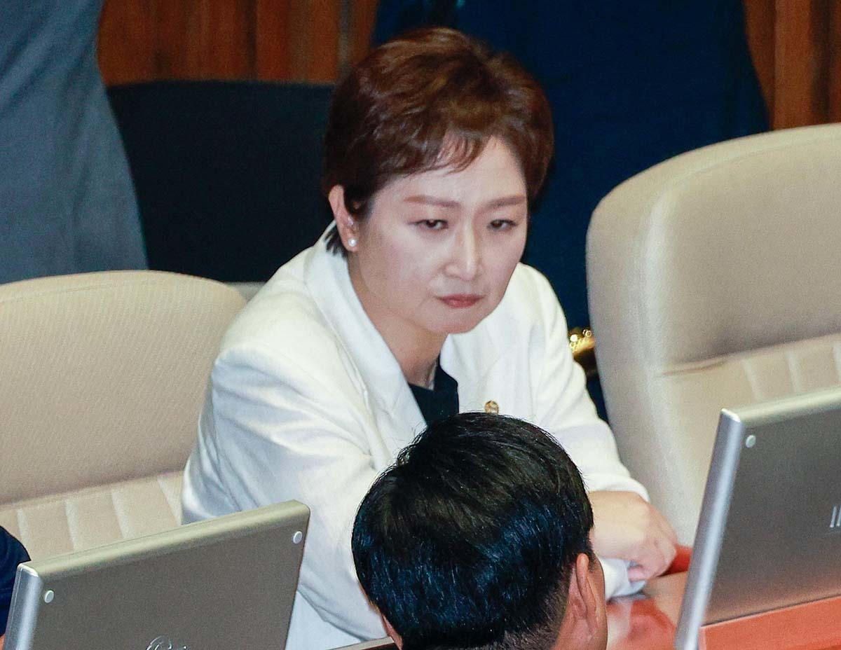 이언주 "사전투표 없애고 이틀간 본투표해야" 미묘한 파장 