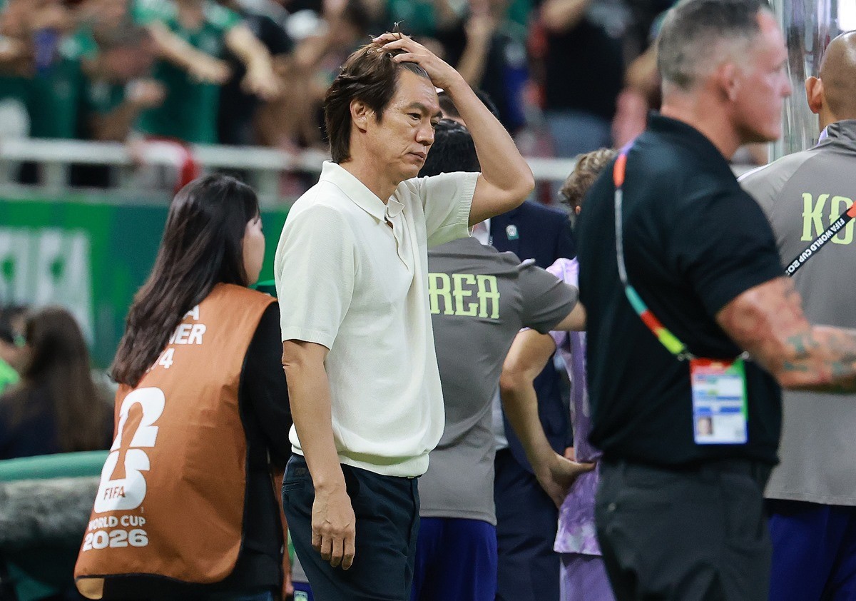 2026 북중미 월드컵 A조 조별리그 2차전 대한민국과 멕시코의 경기를 마치고 아쉬워하는 홍명보 감독