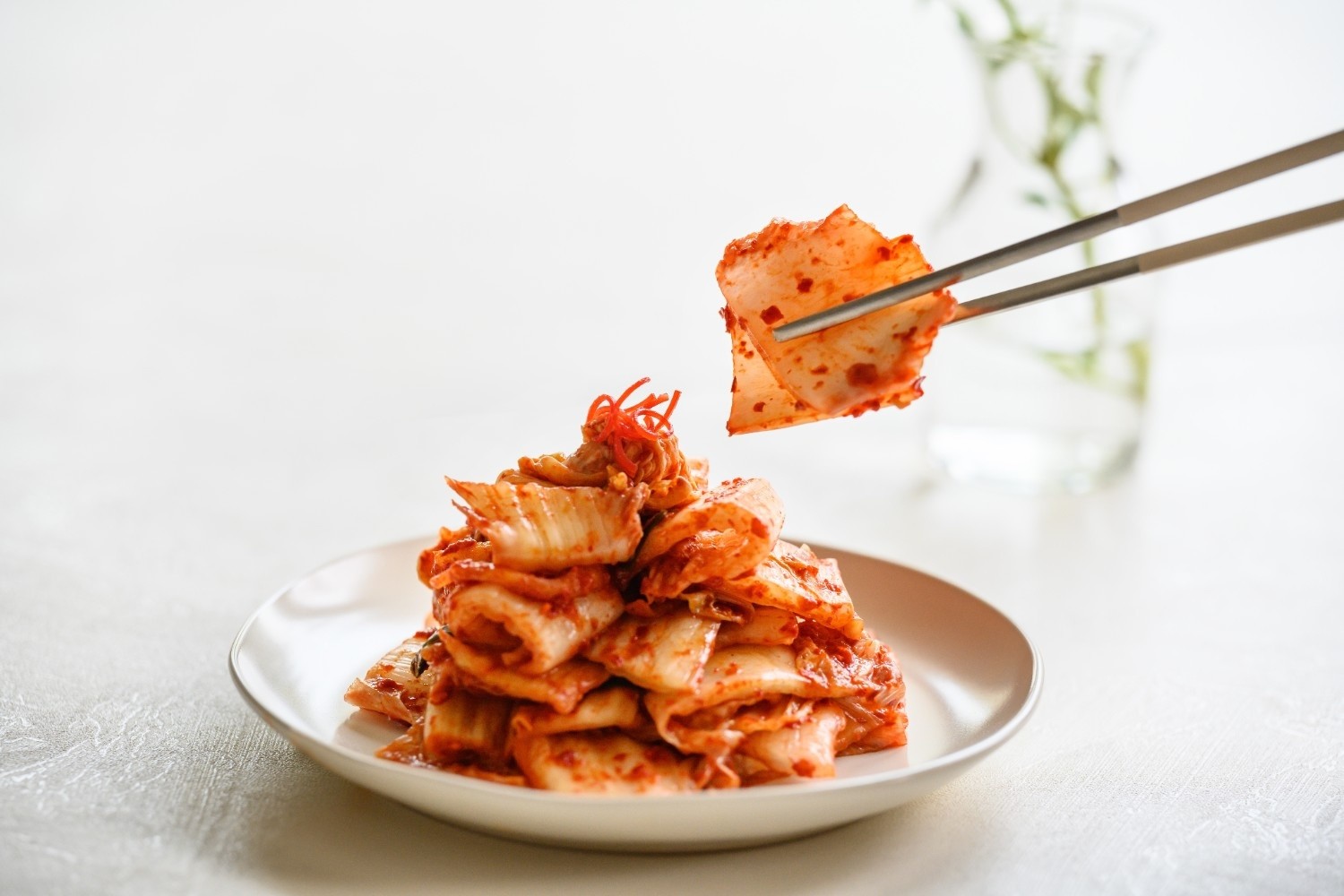 한국 식탁에서 빠질 수 없는 대표 발효 음식 김치. / 셔터스톡