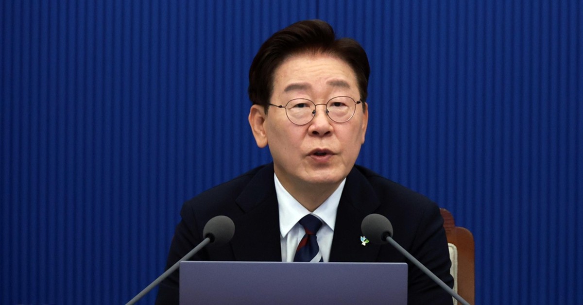 이재명 대통령이 19일 청와대에서 열린 수석보좌관회의에서 발언하고 있다. /청와대통신사진기자단, 뉴스1