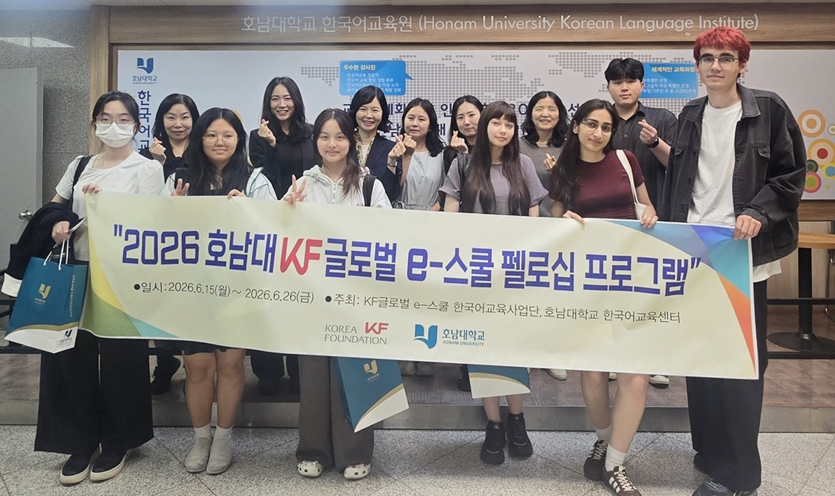 호남대학교 KF 글로벌 e-스쿨 한국어교육사업단(단장 윤영 글로벌한국어교육학과 교수)은 지난 15일부터 오는 26일까지 약 2주간의 일정으로 러시아와 싱가포르 지역 대학생들을 대상으로 한 ‘KF 글로벌 e-스쿨 연계사업 펠로십 프로그램’이 성황리에 진행 중이다. / 호남대