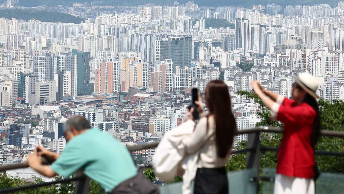 남산에서 바라본 서울 시내 아파트 모습.  / 뉴스1