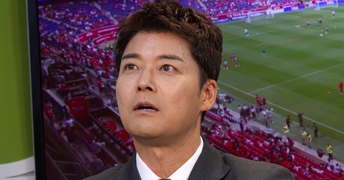 축구 중계 연습 과정에서 급격하게 체중이 감소한 방송인 전현무의 모습 / KBS2