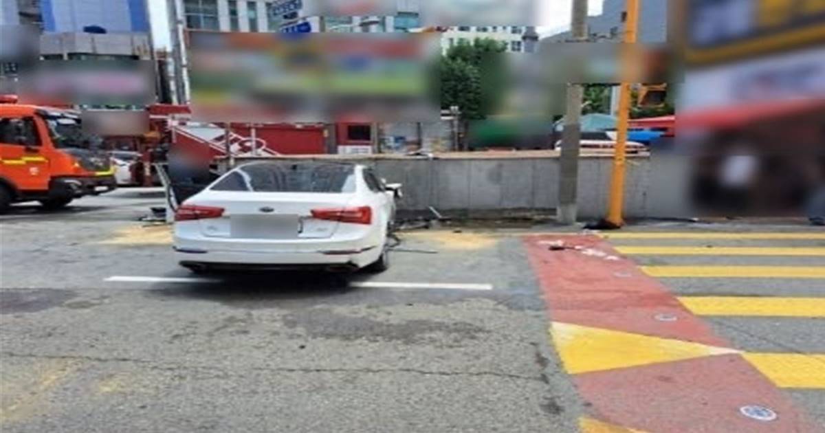 부산 대연동서 승용차 돌진 사고…2명 사망·3명 부상