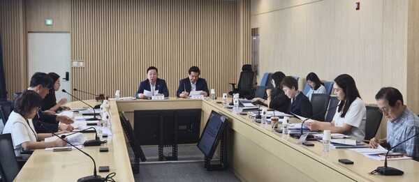 인수위 전체회의 모습