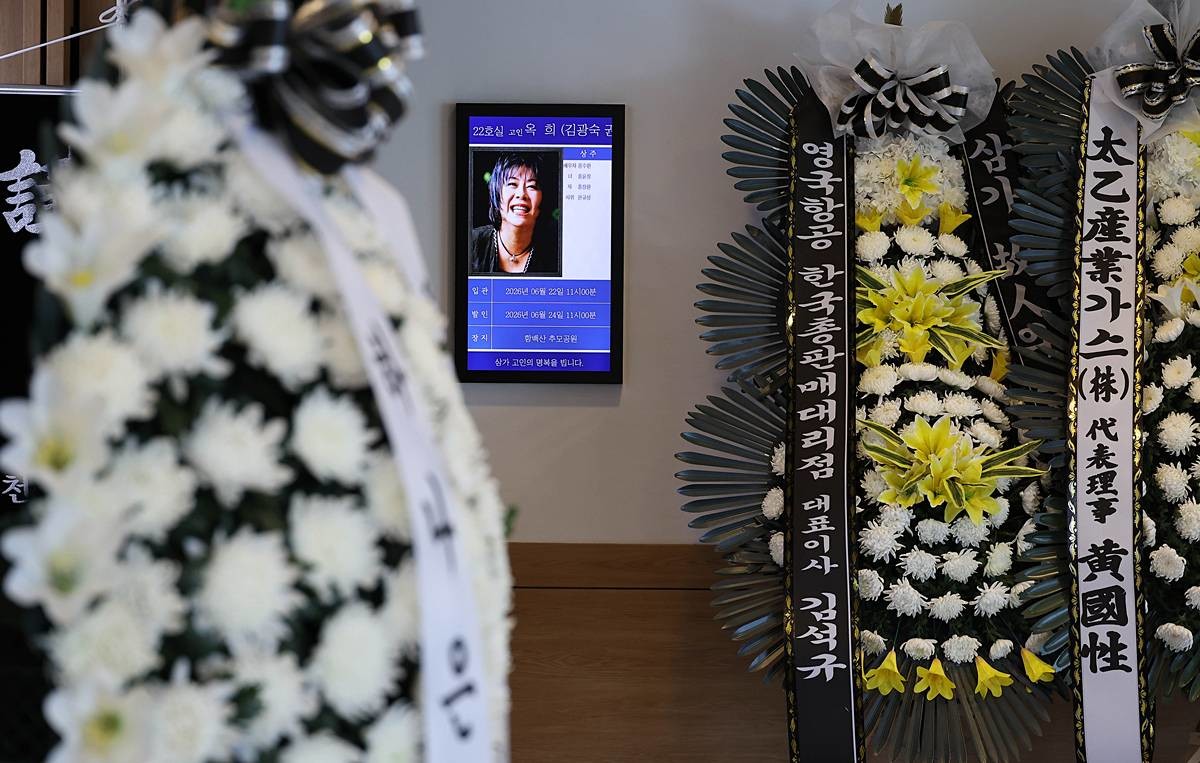 가수 옥희(본명 김광숙)의 빈소가 전날 오후 서울 송파구 서울아산병원 장례식장 22호에 마련되있다. 옥희는 지난 20일 오후 암 투병 끝에 별세했다. 발인은 24일, 장지는 함백산 추모공원이다 / 뉴스1