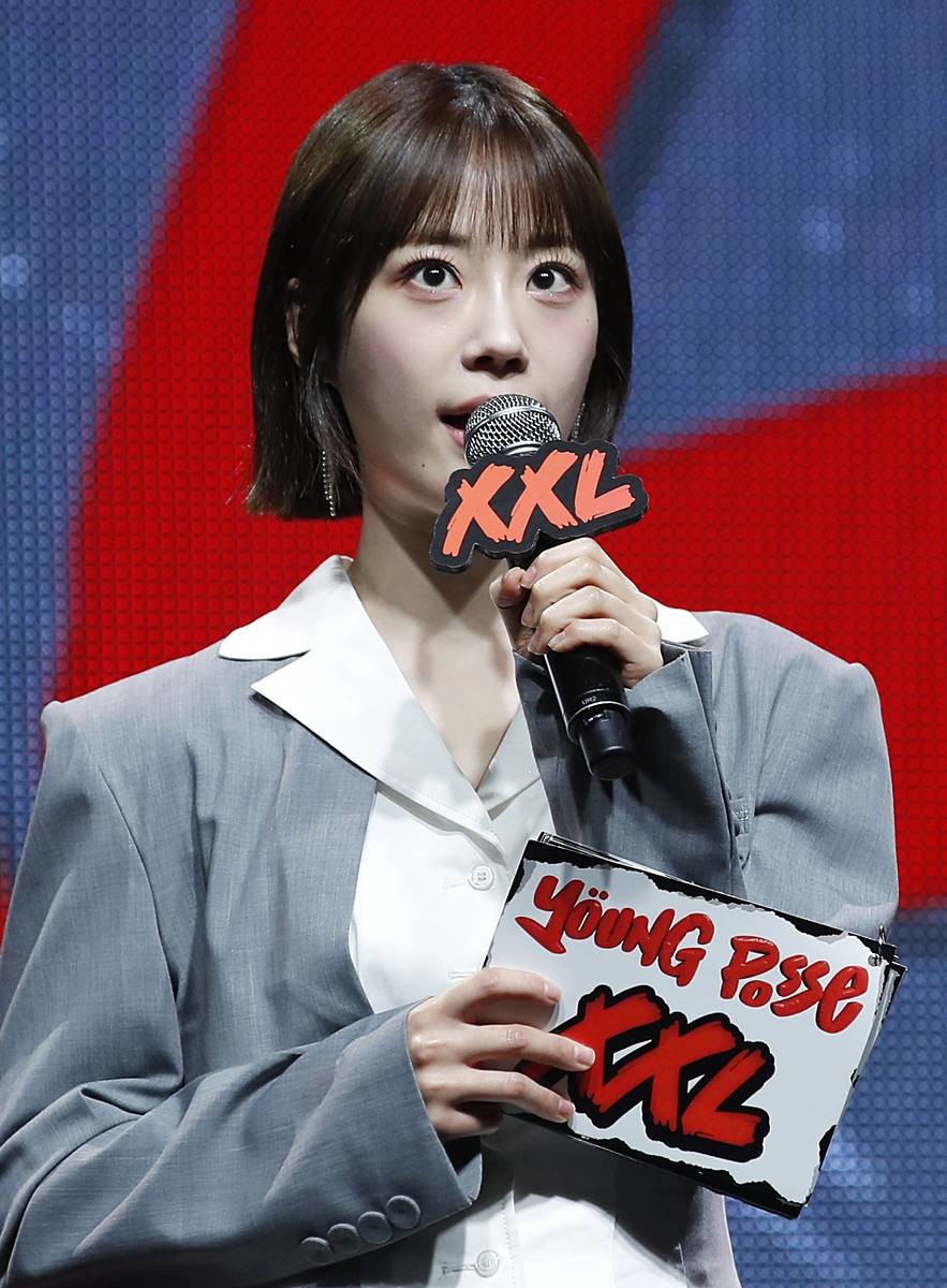 대성과 열애설 불거진 허영지 / 뉴스1