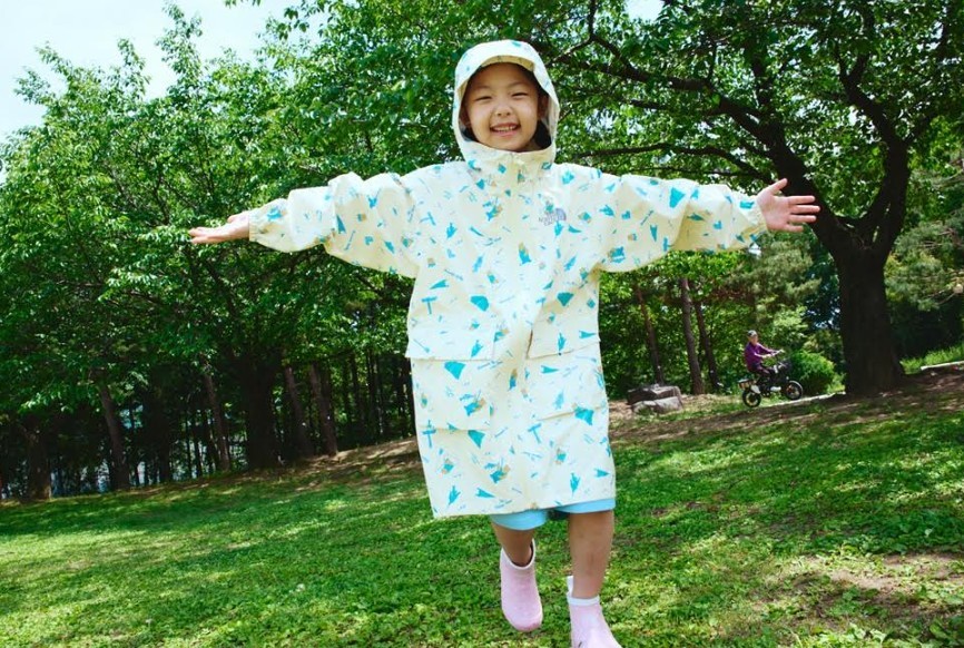 장마철 강수량 40% 증가 예상, 노스페이스가 내놓은 신상 레인코트의 정체