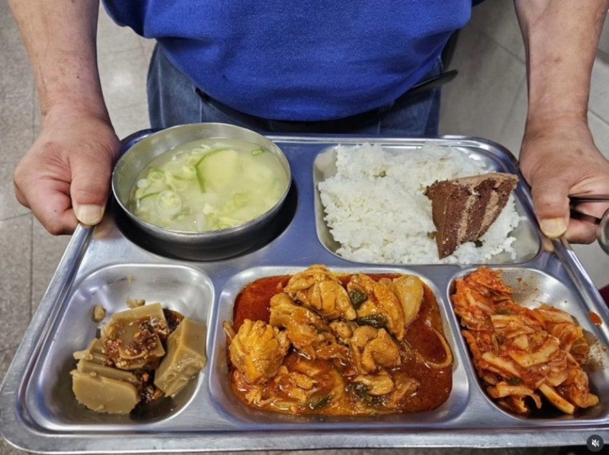 "케밥이냐" 조롱 쏟아졌다…무료급식 사진에 쏟아진 황당 악플