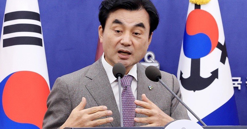 안규백 국방부 장관이 17일 서울 용산구 국방부 브리핑실에서 군사시설 규제개선 정책을 발표하고 있다. 2026.6.17/뉴스1
