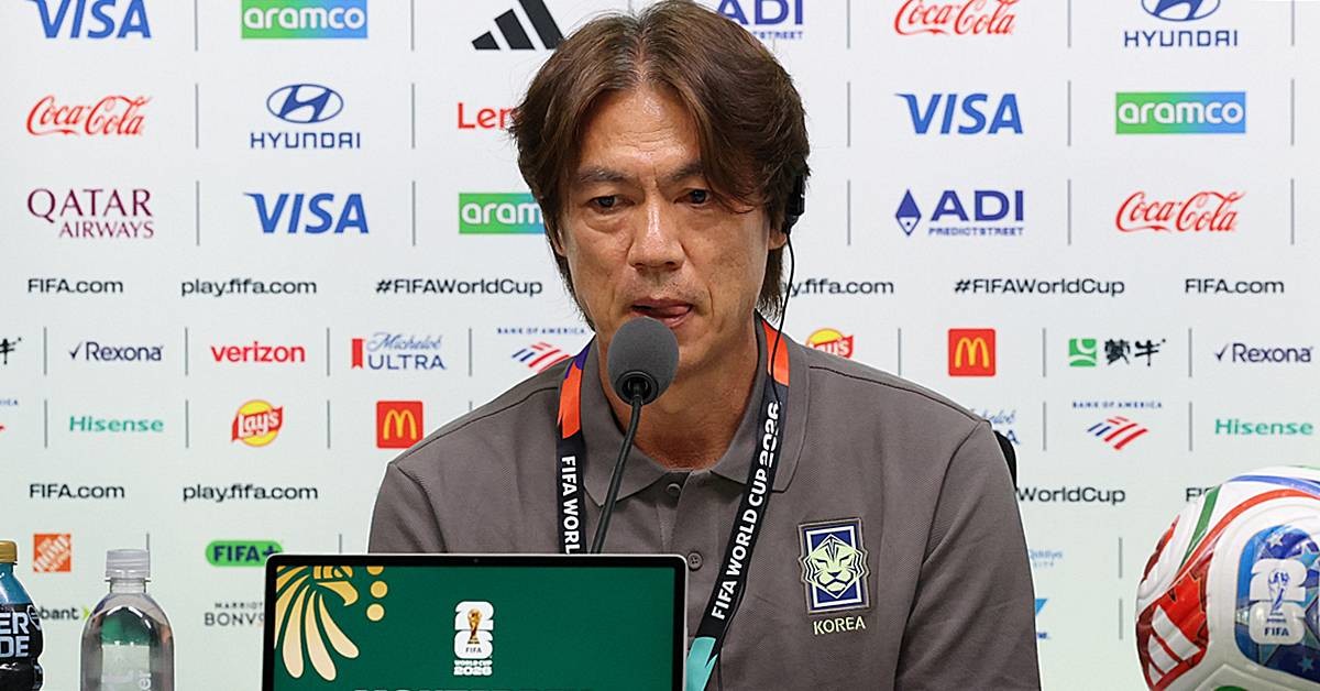 홍명보 대한민국 축구대표팀 감독이 23일(현지시간) 멕시코 누에보 레온주 몬테레이 스타디움에서 열린 대한민국 공식 기자회견에서 취재진의 질문에 답하고 있다. 대한민국 축구대표팀은 25일(한국시간) 오전 10시 멕시코 몬테레이 스타디움에서 남아공을 상대로 2026 북중미 월드컵 조별리그 A조 3차전을 갖는다 / 뉴스1
