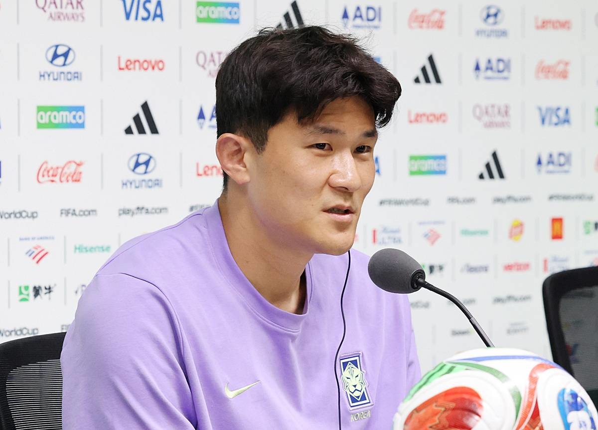 대한민국 축구대표팀 김민재가 23일(현지시간) 멕시코 누에보 레온주 몬테레이 스타디움에서 열린 대한민국 공식 기자회견에서 취재진의 질문에 답하고 있다. 대한민국 축구대표팀은 25일(한국시간) 오전 10시 멕시코 몬테레이 스타디움에서 남아공을 상대로 2026 북중미 월드컵 조별리그 A조 3차전을 갖는다 / 뉴스1