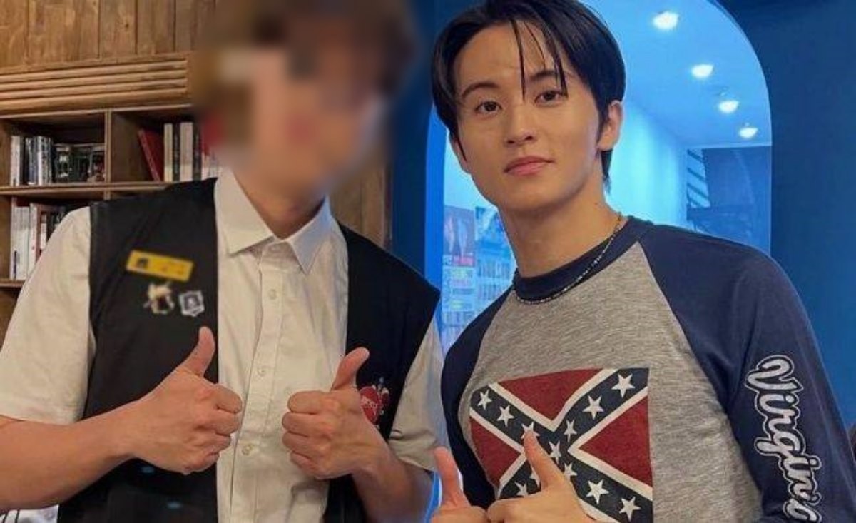 논란이 된 그룹 NCT 출신 가수 마크 옷. / 온라인 커뮤니티 캡쳐