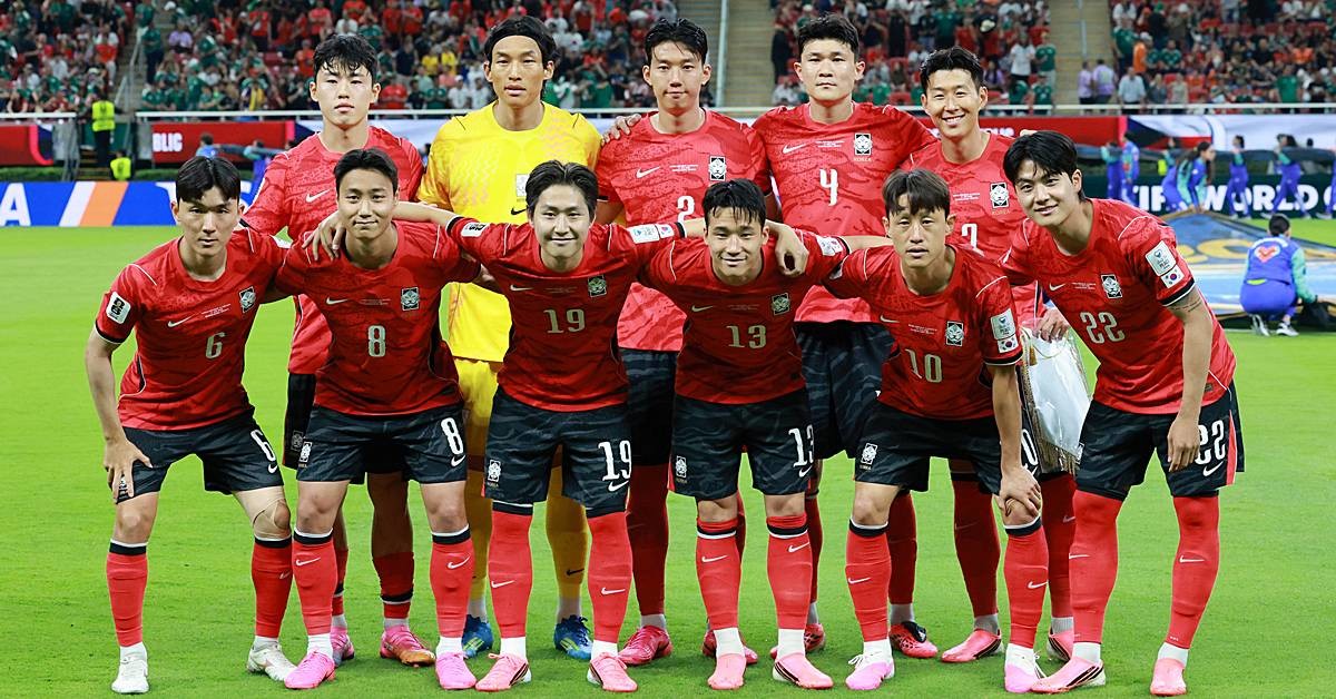대한민국 축구국가대표팀 선수들이 지난 11일(현지시간) 멕시코 할리스코주 사포판 과달라하라 스타디움에서 열린 2026 북중미 월드컵 A조 조별리그 1차전 대한민국과 체코의 경기에서 단체사진을 찍고 있다 / 뉴스1