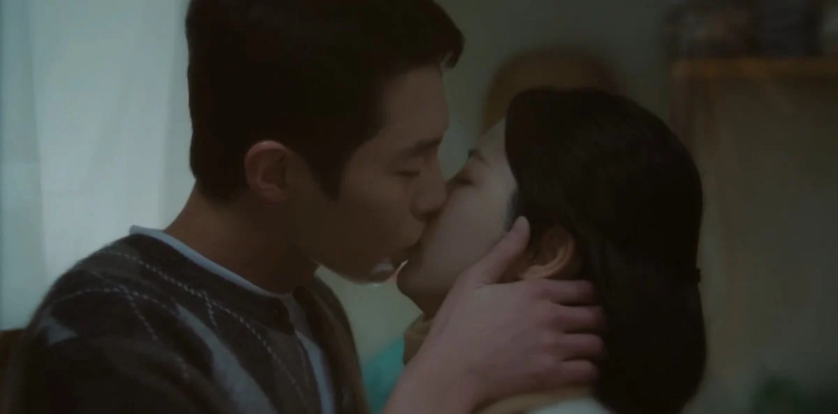 입맞춤으로 서로 마음을 확인한 도지의와 육하리 / ENA '닥터 섬보이'