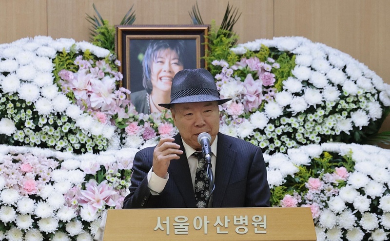 아내 옥희를 암으로 떠나보낸 홍수환, 절절한 '고별사' 낭독...눈물 솟구친다 