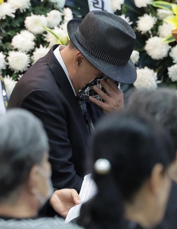 아내 옥희를 보내며 눈물을 흘리는 남편 홍수환 2026.6.24/뉴스1