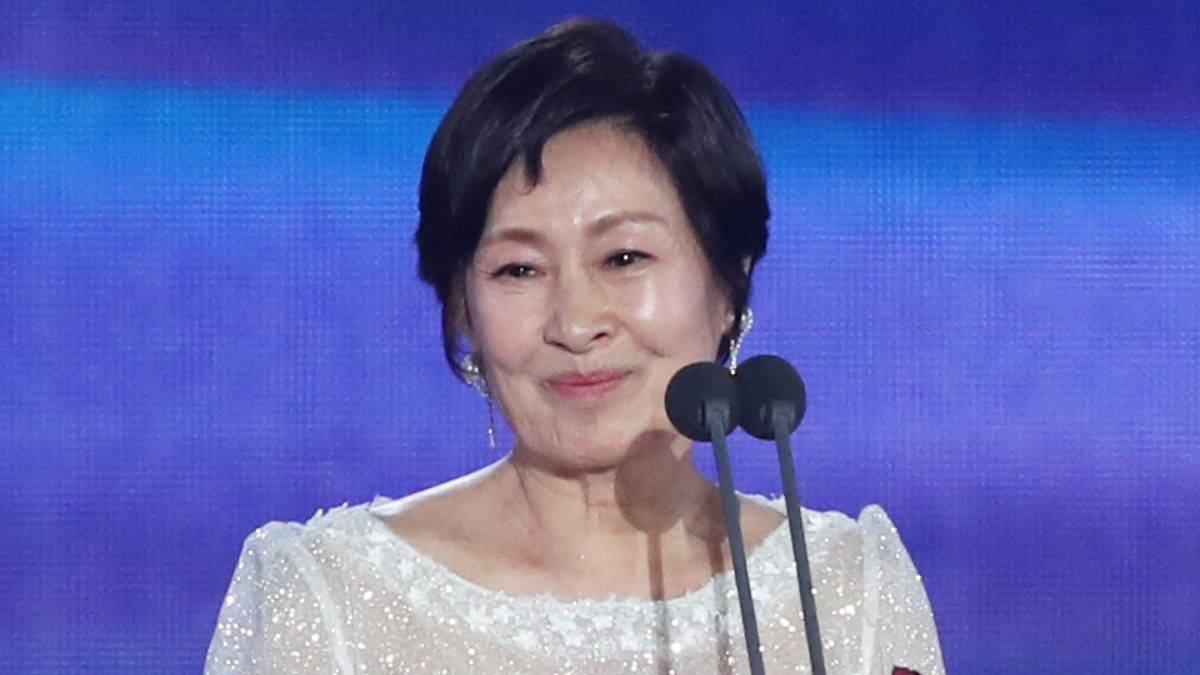 ’제55회 백상예술대상' 시상식에서 TV부문 대상 수상한 김혜자 / 뉴스1