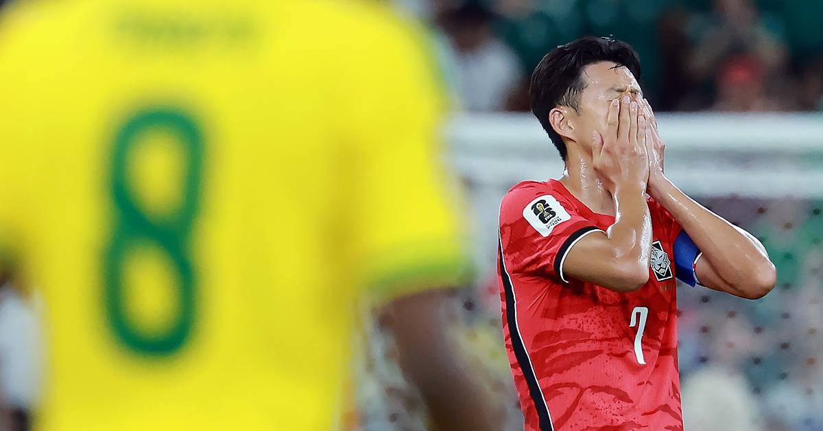 대한민국 축구국가대표팀 손흥민이 24일(현지시간) 멕시코 몬테레이 스타디움에서 열린 2026 북중미 월드컵 A조 조별리그 3차전 대한민국과 남아프리카 공화국의 경기 후반전에서 실점하자 아쉬워하고 있다 / 뉴스1