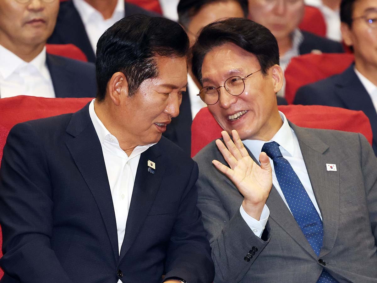 ‘민주당 대표로 정청래-김민석 중 누가 나아?’ 1035명에게 물었더니...