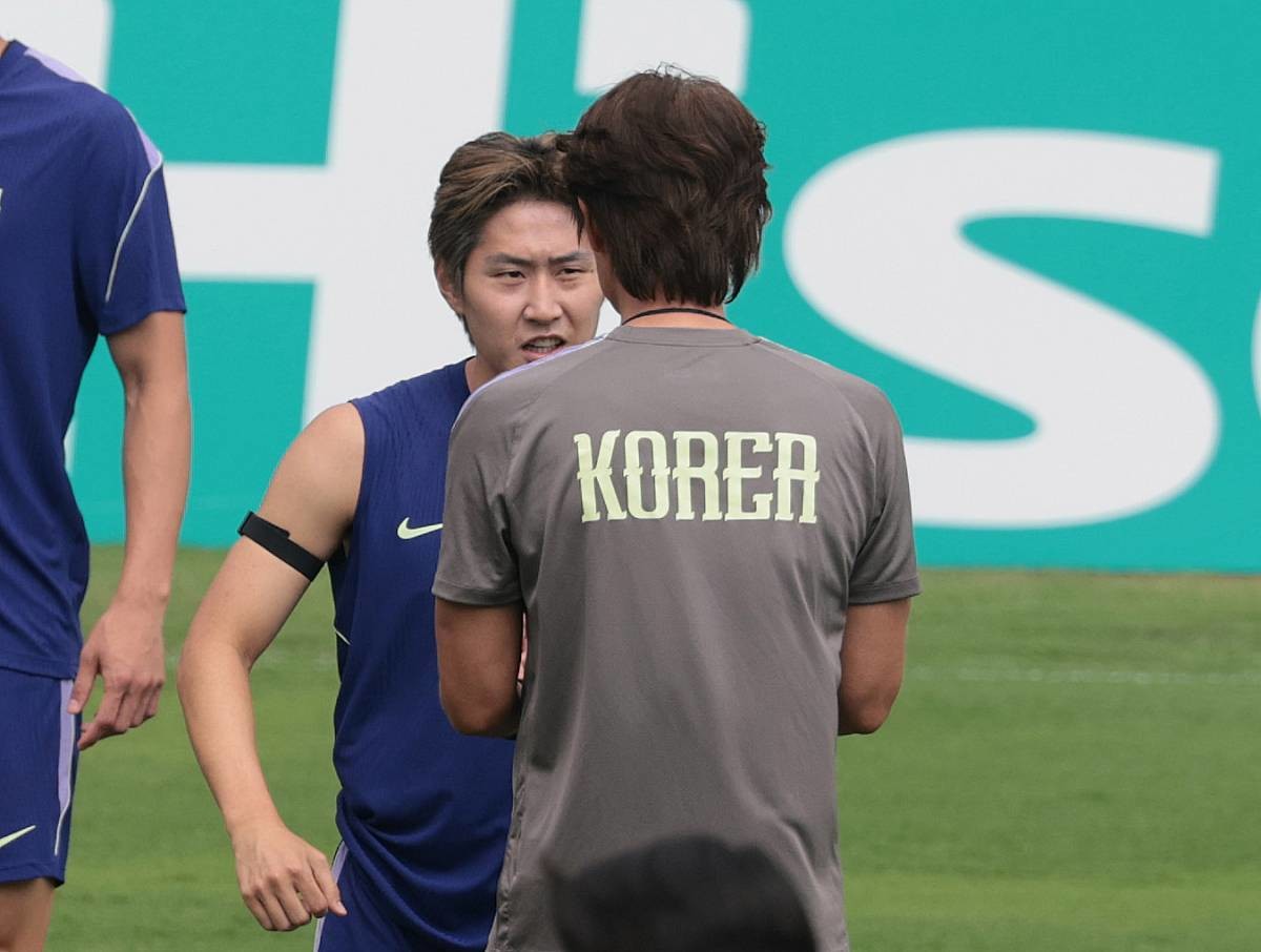 이강인과 홍명보 감독. / 뉴스1
