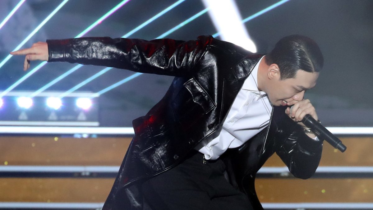 국무총리 논란 겨냥?…“태극기 거꾸로 달지 말라”며 돌연 일침 날린 '유명 연예인'
