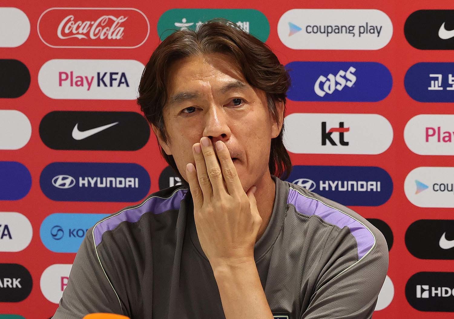 홍명보 대한민국 축구국가대표팀 감독이 25일(현지시각) 멕시코 과달라하라 인근 대한민국 축구대표팀의 베이스캠프 훈련장인 사포판 치바스 바예 베르데에서 훈련에 앞서 인터뷰를 하고 있다. / 뉴스1