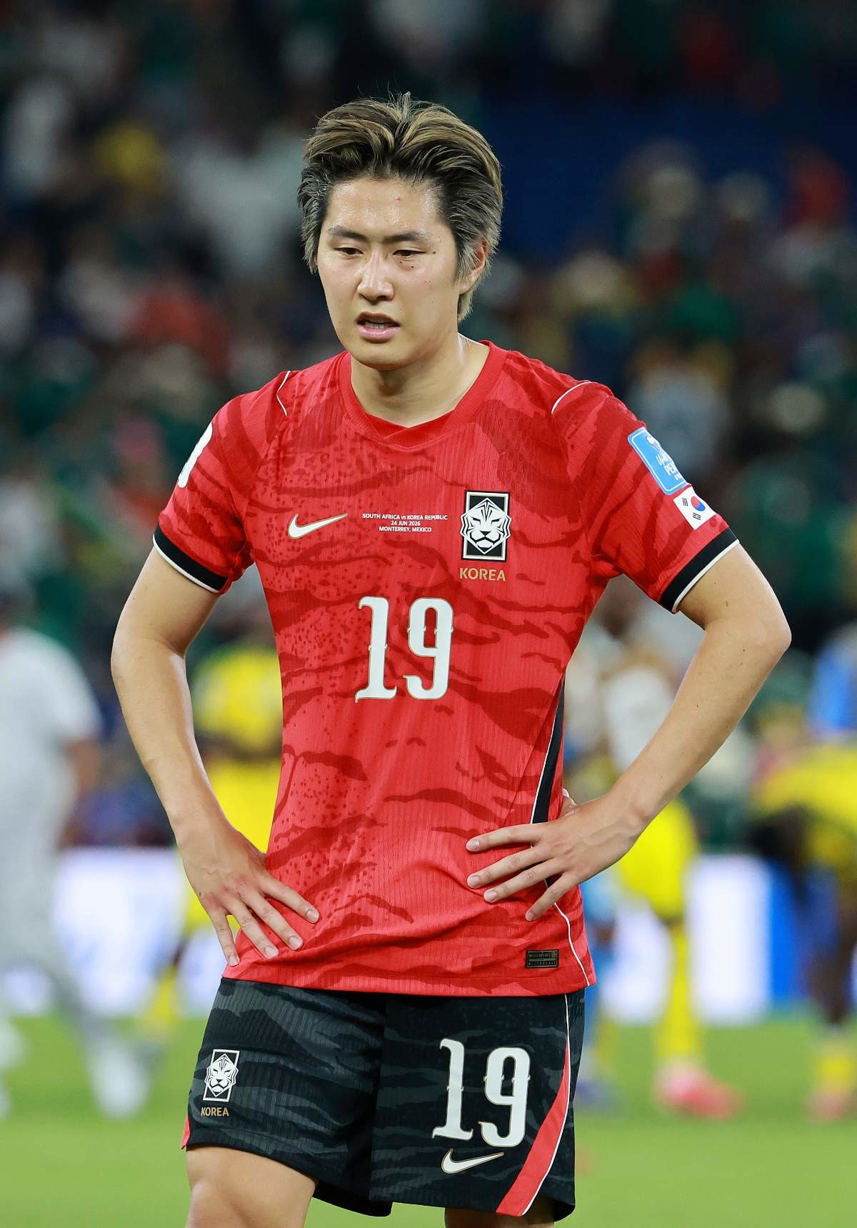 대한민국 축구국가대표팀 이강인이 24일(현지 시각) 멕시코 몬테레이 스타디움에서 열린 2026 북중미 월드컵 A조 조별리그 3차전 대한민국과 남아프리카 공화국의 경기에서 0대 1로 패배한 후 아쉬워하고 있다.  / 뉴스1