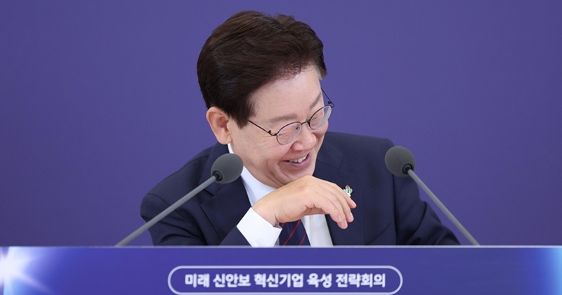 이 대통령 "돼지 눈에는 돼지가 보이는 법"