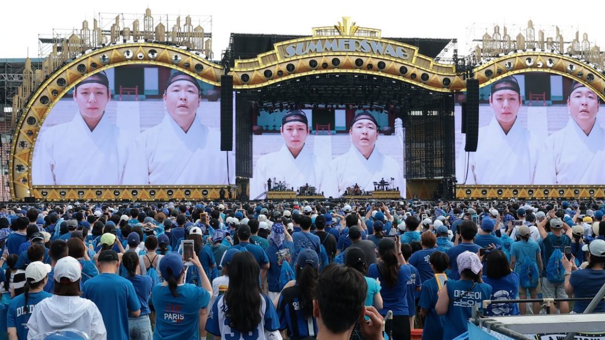 이수지 이어 이번에는...'싸이흠뻑쇼 2026' 오프닝에 깜짝 등장한 역대급 '배우'