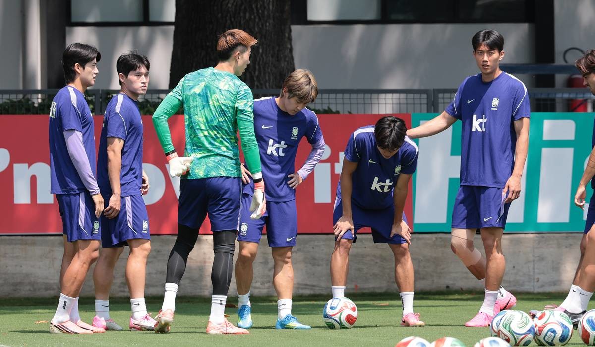 한국 축구 국가대표팀 이강인을 비롯한 선수들이 27일(현지시간) 멕시코 과달라하라 인근 사포판 치바스 바예 베르데 훈련장에 마련된 베이스캠프에서 훈련을 하고 있다 / 뉴스1