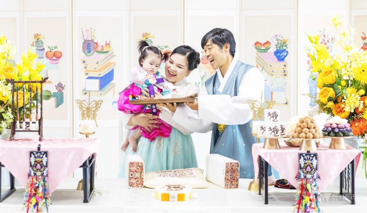 낯선 타향살이 설움 씻은 감동의 돌잡이… 신안군, 다문화가족 품었다
