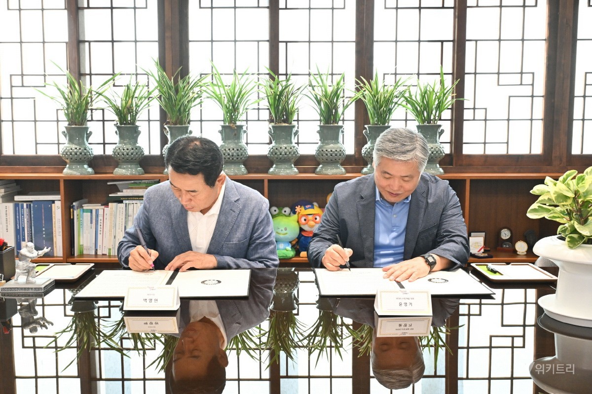 백영현 포천시장(왼쪽)