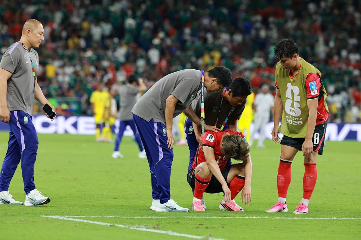 대한민국 축구국가대표팀 이강인이 지난 24일(현지시간) 멕시코 몬테레이 스타디움에서 열린 2026 북중미 월드컵 A조 조별리그 3차전 대한민국과 남아프리카 공화국의 경기에서 패배하자 아쉬워하고 있다 / 뉴스1