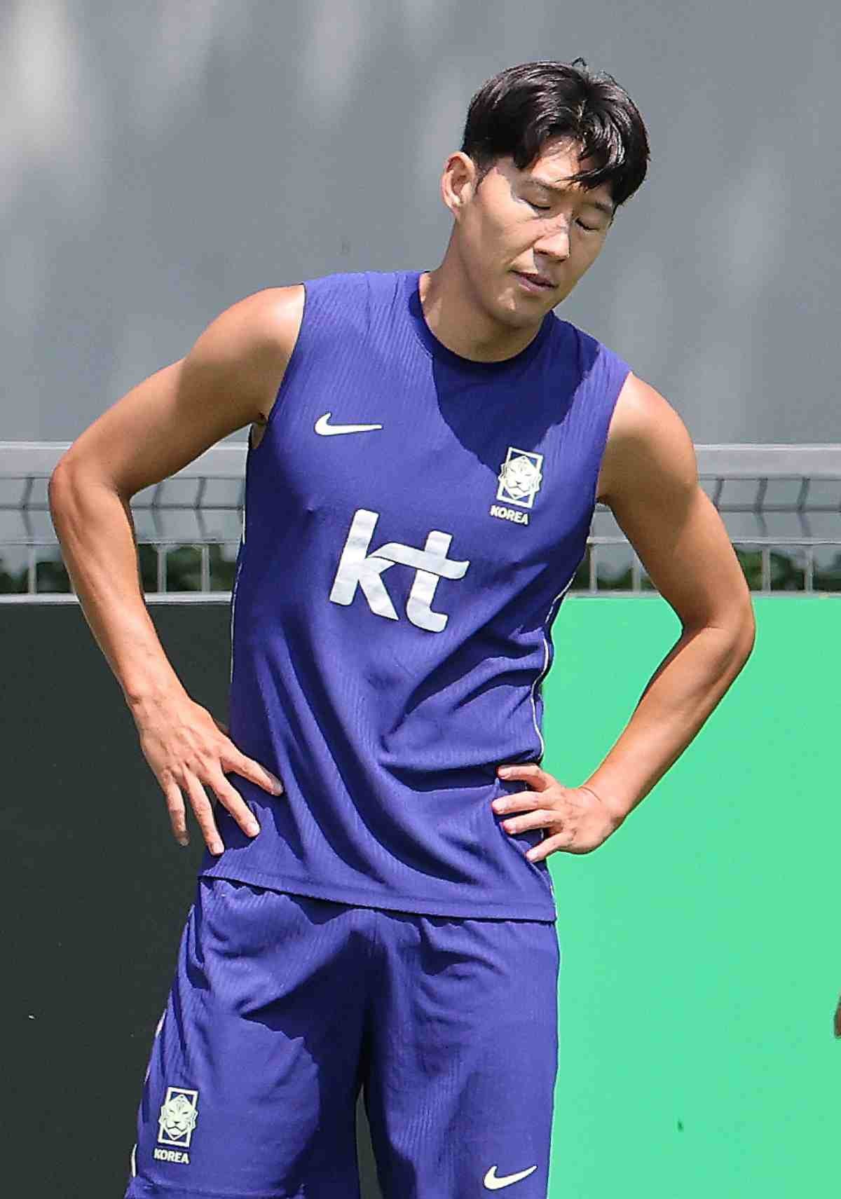 아쉬워도 너무 아쉬운 대한민국 축구대표팀 주장 손흥민. / 뉴스1