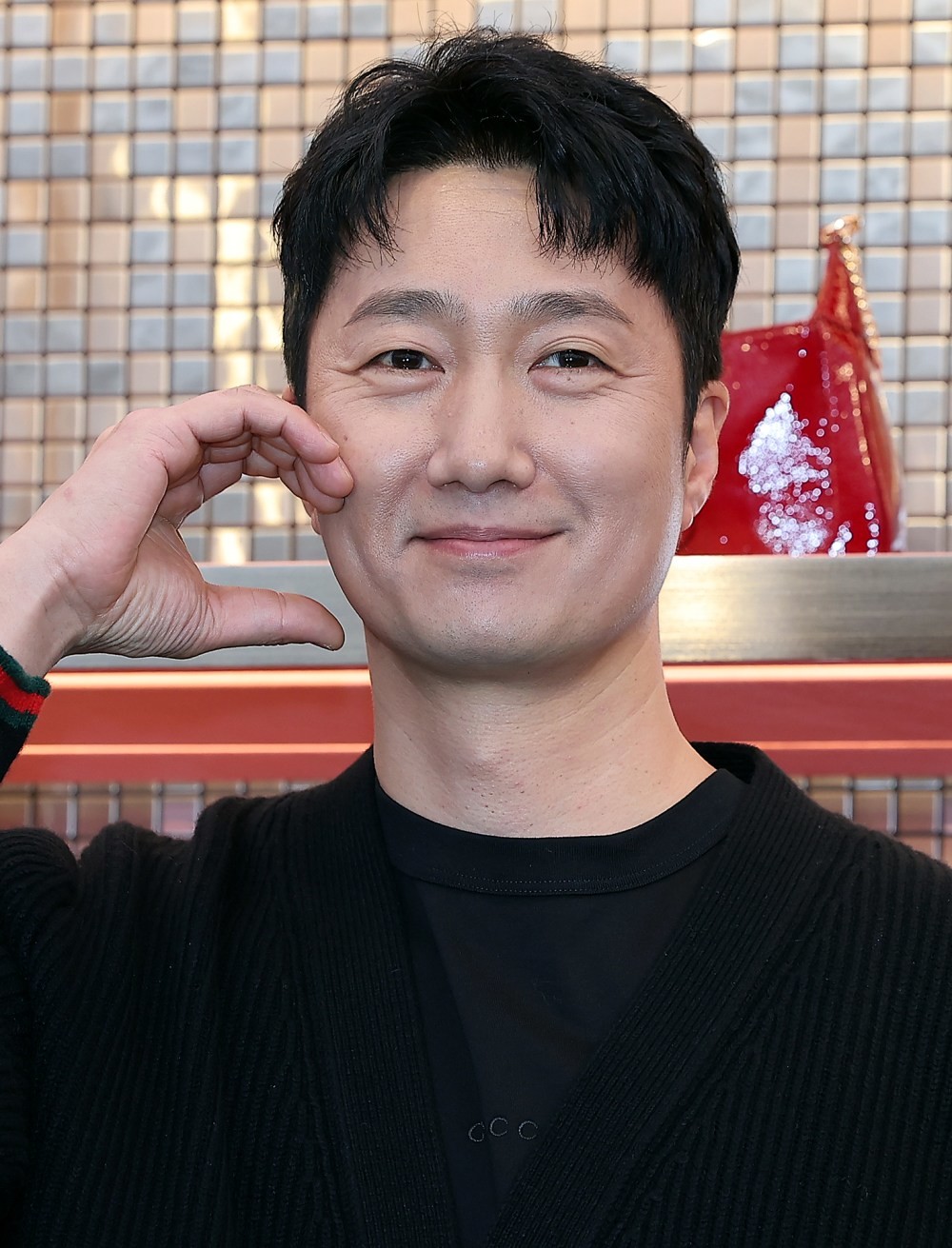 배우 박해일이 2024년 10월 22일 오후 서울 용산구 이태원 구찌 가옥에서 열린 포토콜 행사에 참석해 포즈를 취하고 있다. / 뉴스1