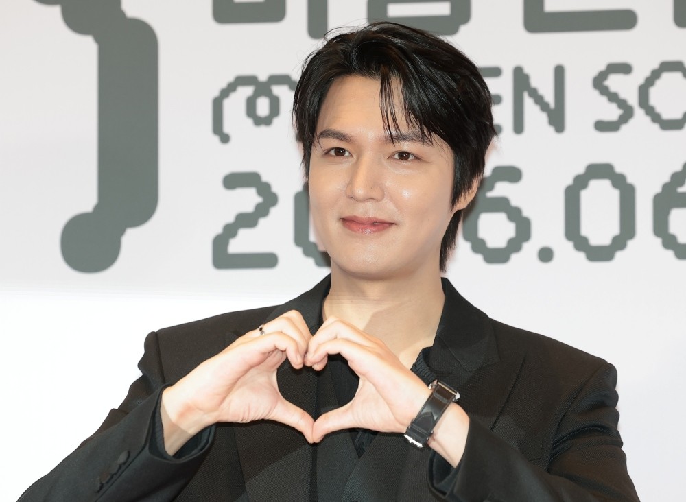 배우 이민호가 2026년 6월 18일 서울 용산구 CGV 용산아이파크몰에서 열린 ’22회 미쟝센단편영화제‘ 개막식에 참석해 포즈를 취하고 있다. / 뉴스1