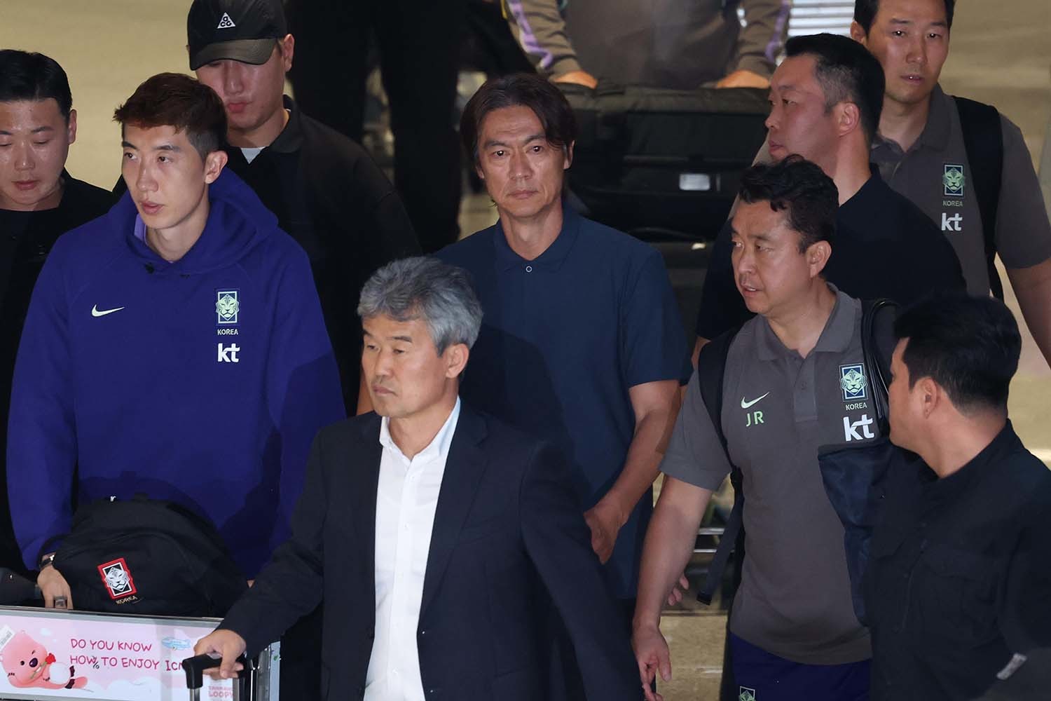 [홍명보 귀국] 홍명보에게 계란 투척한 축구팬 없었던 이유